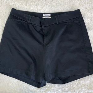 Dockers Black Mid-rise Curvy Shorts size 12